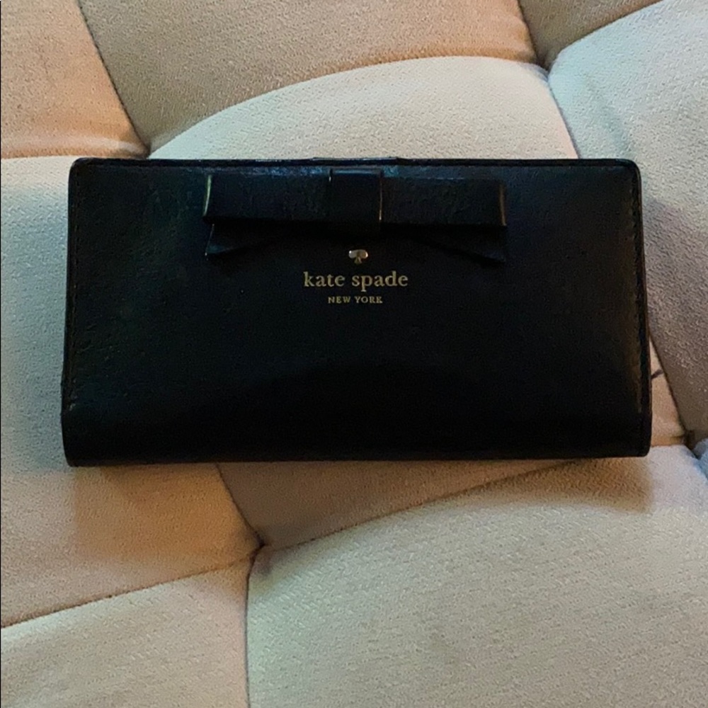 Kate spade medium sized wallet